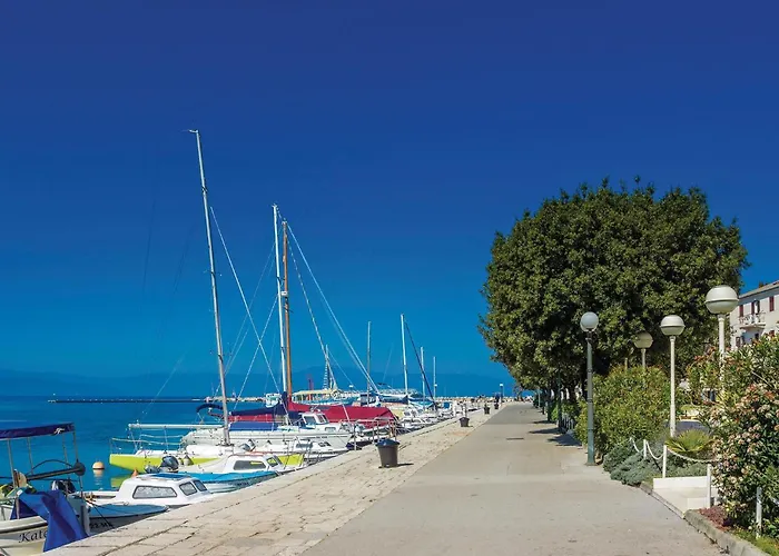 Gorgeous In Feriehus Dobrinj